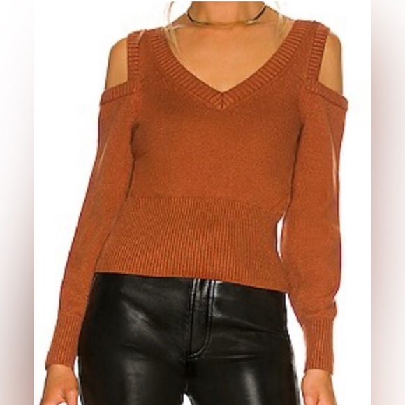 LOVERS AND FRIENDS REVOLVE “CLEYA” SWEATER IN DEEP AMBER NEW COLD SHOULDER M - Picture 1 of 1